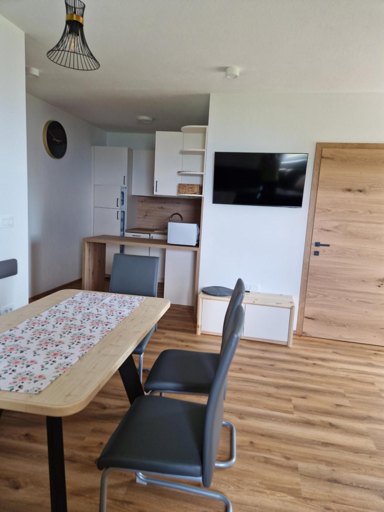 Guest House Pr Ambruzarju & Apartments سيركلجي نا جورينجسكيم الغرفة الصورة